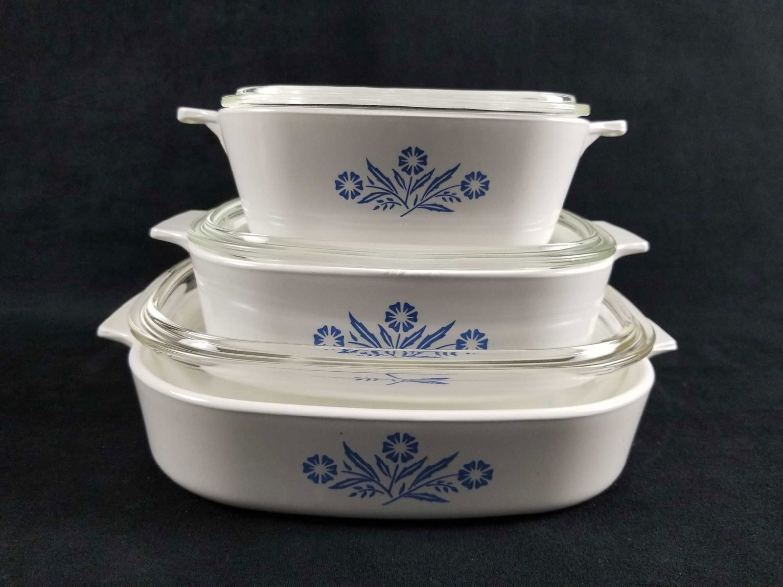 3 Vintage PYREX Corning Ware Dishes with Blue Corn: These 3 Vintage Pyrex coning/casserole ware features white dishes with blue corn flowers. They are in very good used condition with no known damages other than normal ware. Approx measurements: 2 1/2