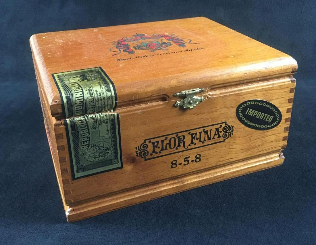 Vintage Arturo Fuente Cedar Cigar Box: Vintage Arturo Fuente Cedar Cigar Box; this is a fine Spanish cedar cigar box showing finger joints and cove cut just above the base. It is divided in the center and is well marked. The outside of the