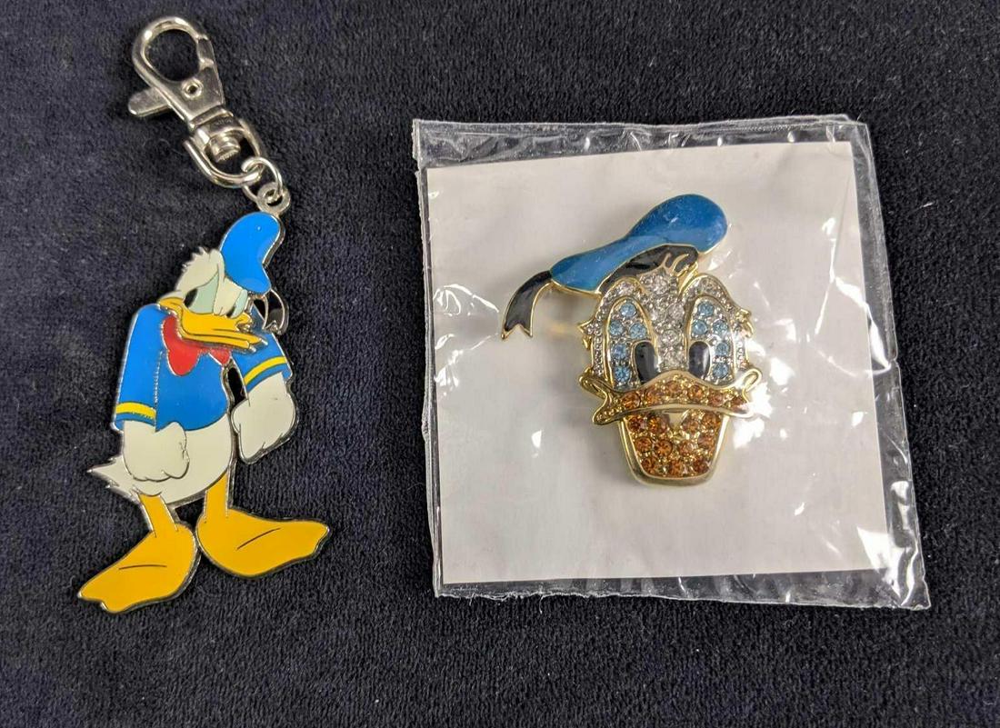 Disney Donald Duck Laynard And Pin (1 of 2)