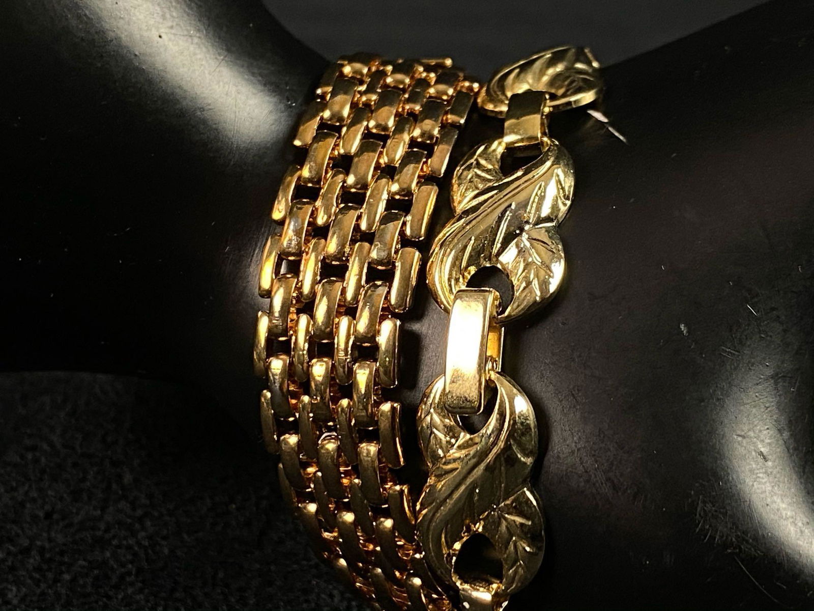 Two Vintage Gold Plated 7" Bracelets (1 of 11)