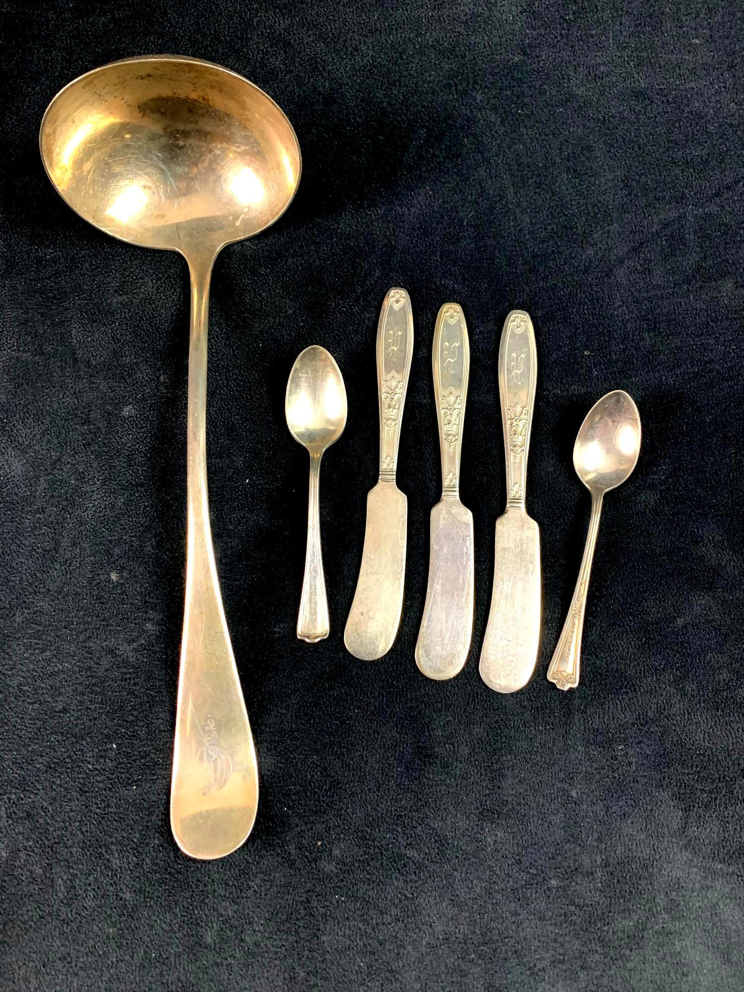 Misc. Lot : 1 Serving Ladle, 3 Butter Knives, 2 Mini: Misc. Lot : 1 Serving Ladle, 3 Butter Knives, 2 Mini Spoons Silverware, please see photos for markings on some of the pieces. Condition: All Very Good. Measurement: Ladle - 12" L by 3.5" W, Spoons - 4