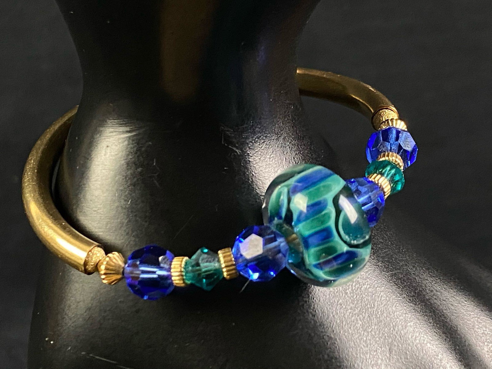 Vintage Gold Plated Hand Made Italian Murano Beaded: Vintage Gold Plated Hand Made Italian Murano Beaded Bracelet This fine jewelry piece has been tested and researched prior to listing. Please view all our pictures prior to bidding they are part of our