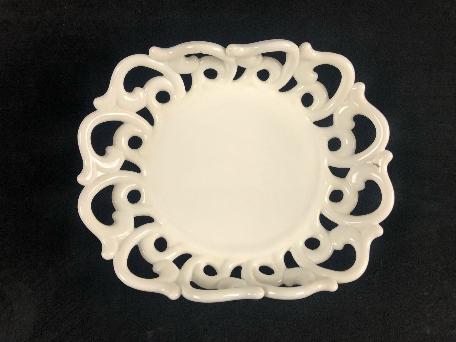 Vintage Fostoria Monroe Pattern Lace Milk Glass Fruit: Decorative Milk Glass Thick Lace Edge Art Tray Platter This decorative heavy glass milk glass platter is a beautiful addition to any home. FOSTORIA fruit bowl plate in beautiful bright white Milk Glas