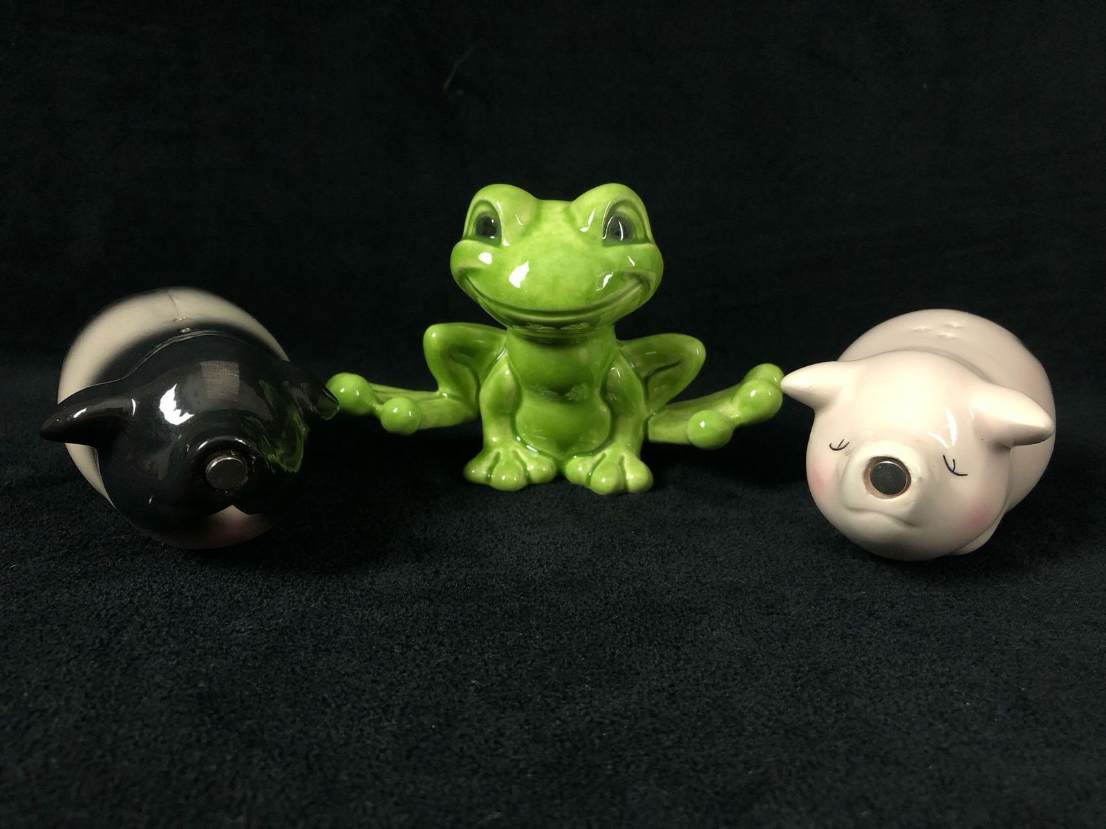 Vintage Goebel 35 518 Hand Painted Frog & Salt / Pepper (1 of 10)