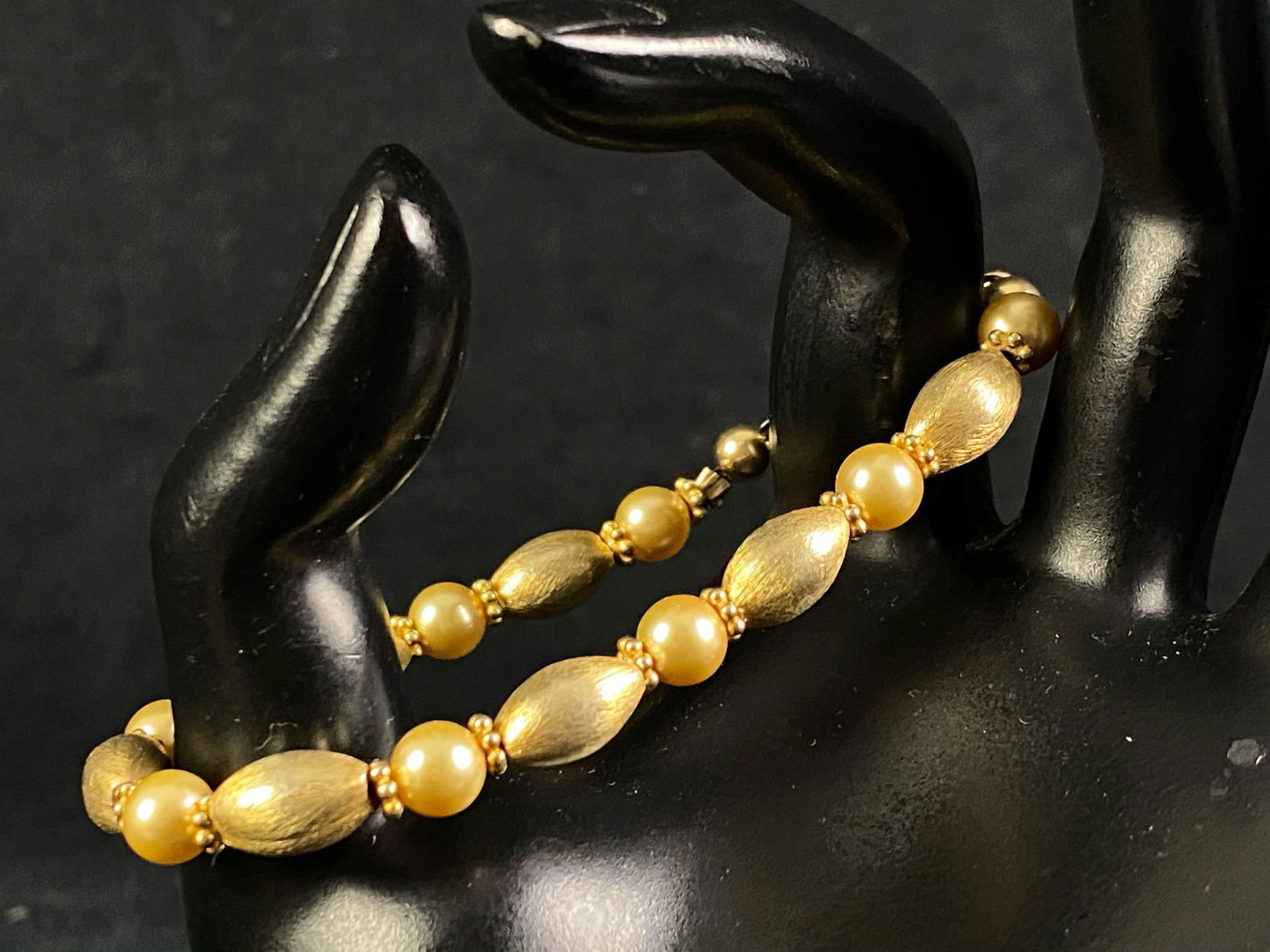 Vintage Costume Gold Filled Beaded Bracelet: Vintage Costume Gold Filled Beaded Bracelet This piece has been tested and researched prior to listing. Please view all our pictures prior to bidding they are part of our description. Thank you happy