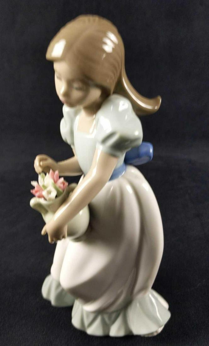 Nao Lladro Porcelain Tulip Time Young Girl Spain (1 of 6)
