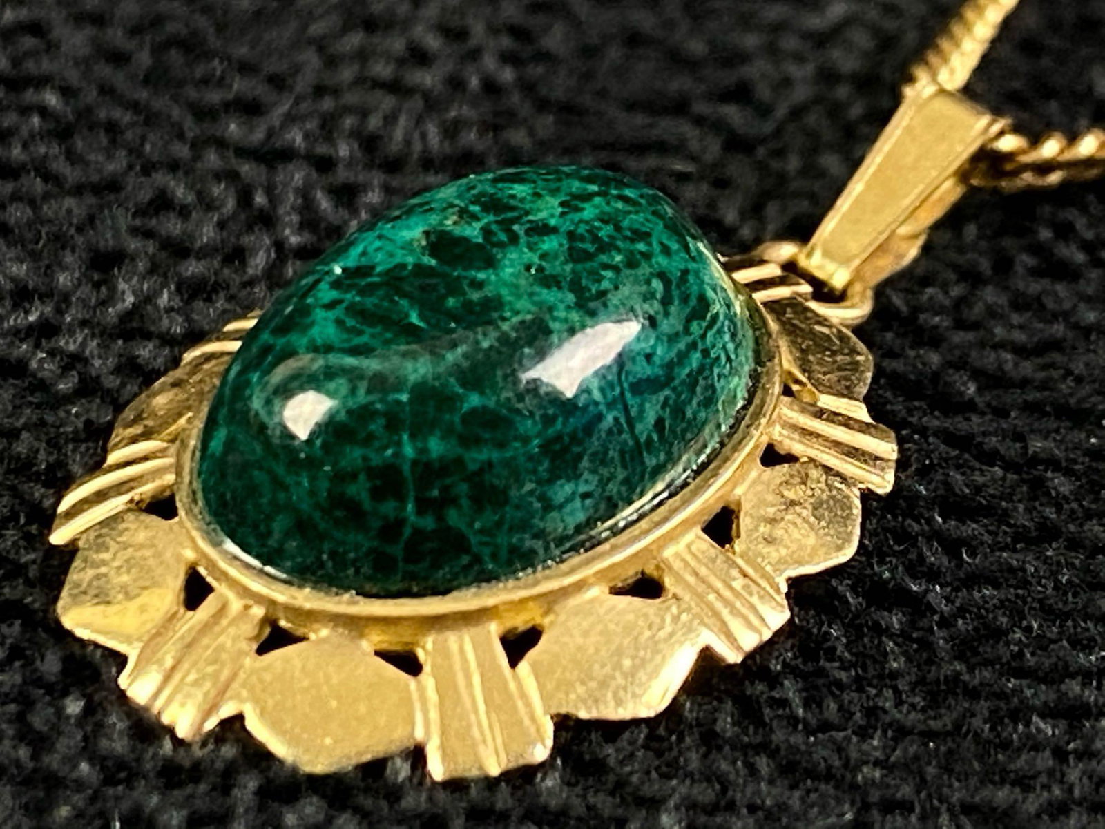 Vintage 14K Gold Polished Turquoise Solitaire Pendant &: Vintage 14K Gold Polished Turquoise Solitaire Pendant & 24" Cuban Link Chain This fine jewelry piece has been tested and researched prior to listing. Please view all our pictures prior to bidding they