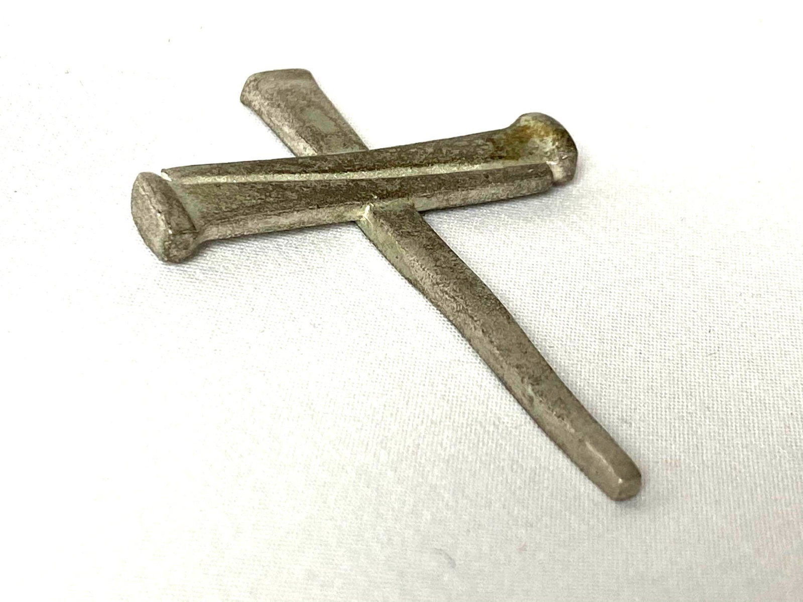 Rare Vintage Handmade Pewter Nail Cross: Rare Vintage Handmade Pewter Nail Cross All pieces are tested and researched prior to listing . Please view all our pictures they are part of our description . Happy Bidding DETAILS: Material : Pewter