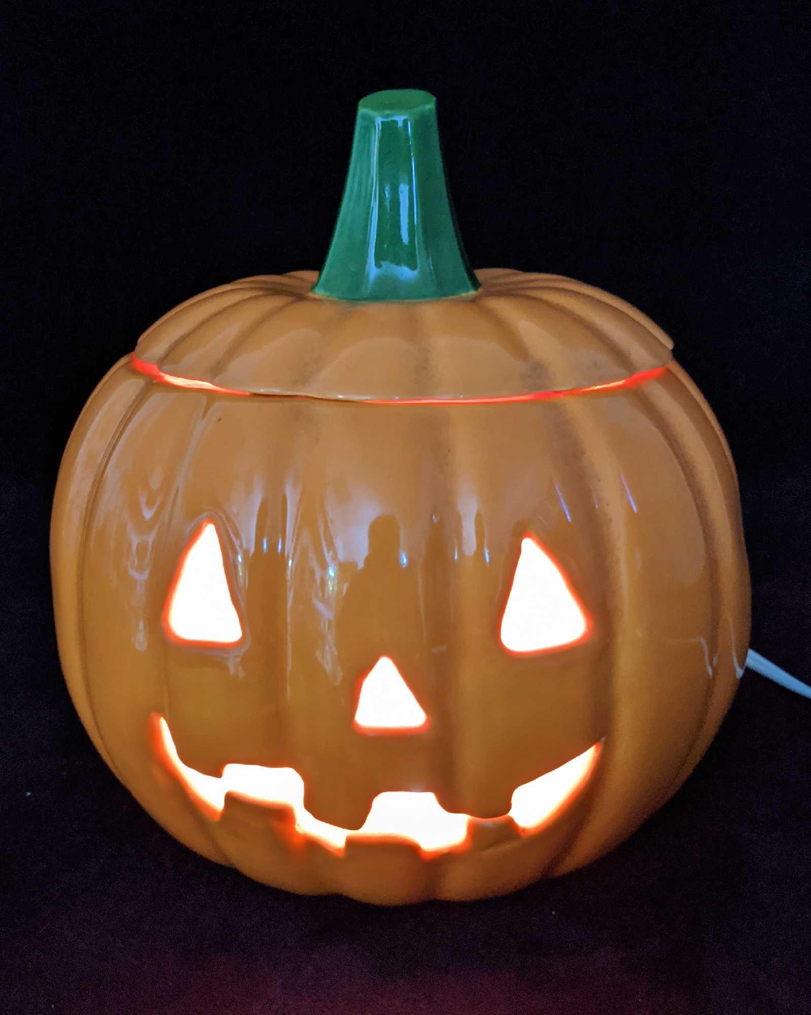 Vintage Light Up Glass Jack O Lantern Pumpkin (1 of 10)