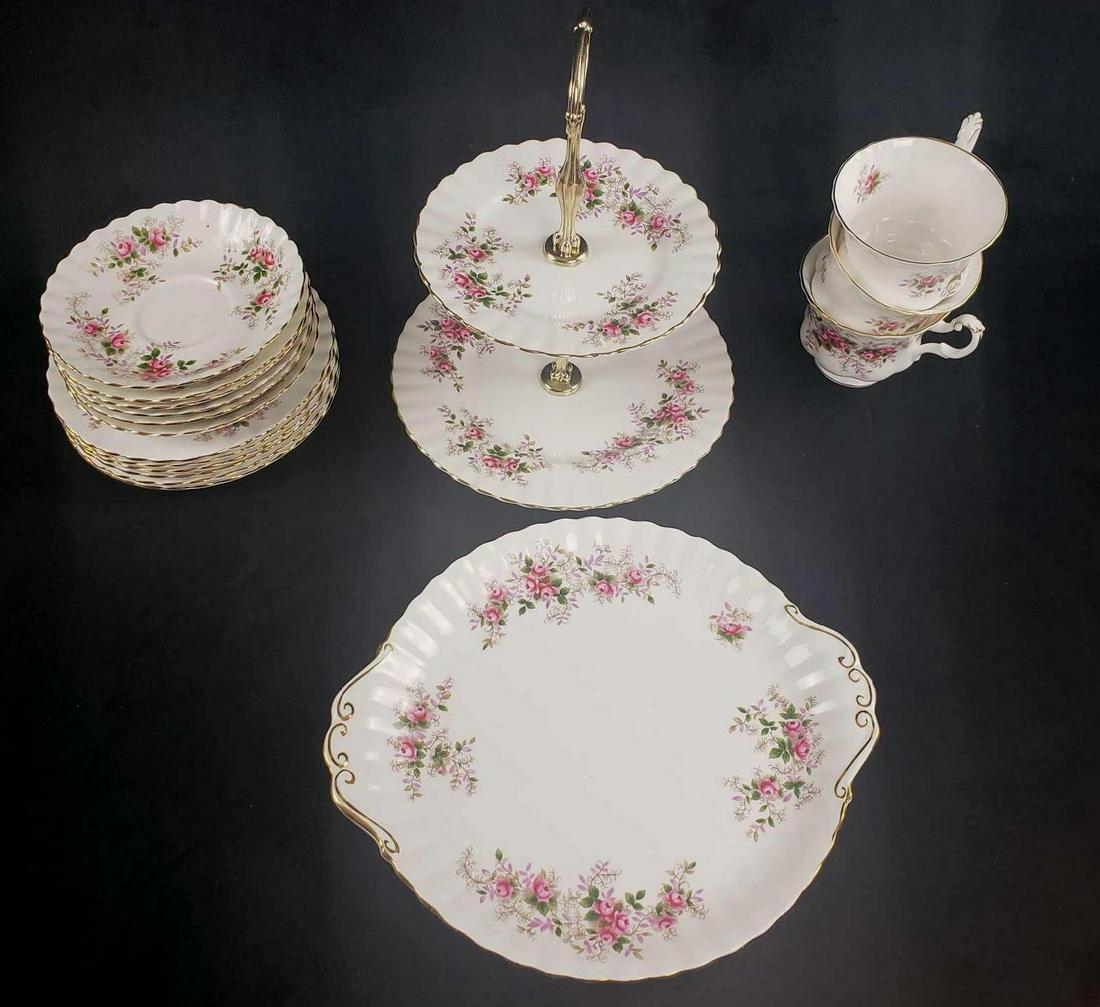 Set of 17 Pieces Royal Albert Lavender Rose Bone China: Set of 17 Pieces Royal Albert Lavender Rose Bone China. This set of china is in good used condition. The pieces have no chips or cracks in them. The set includes: 3 teacups: 3" H 6 saucers 5.5" D 6 de