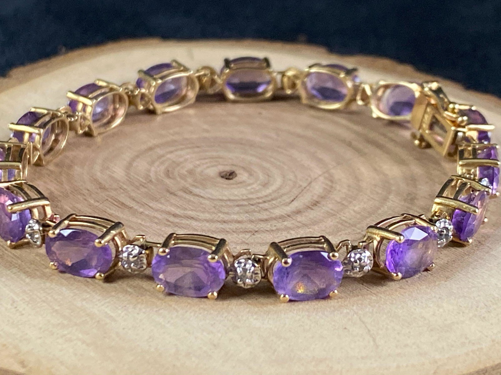 Vintage 14K Gold Amethyst & Accent Diamond Tennis: Vintage 14K Gold Amethyst & Accent Diamond Tennis Bracelet This fine jewelry piece has been tested and researched prior to listing. Please view all our pictures prior to bidding they are part of our d