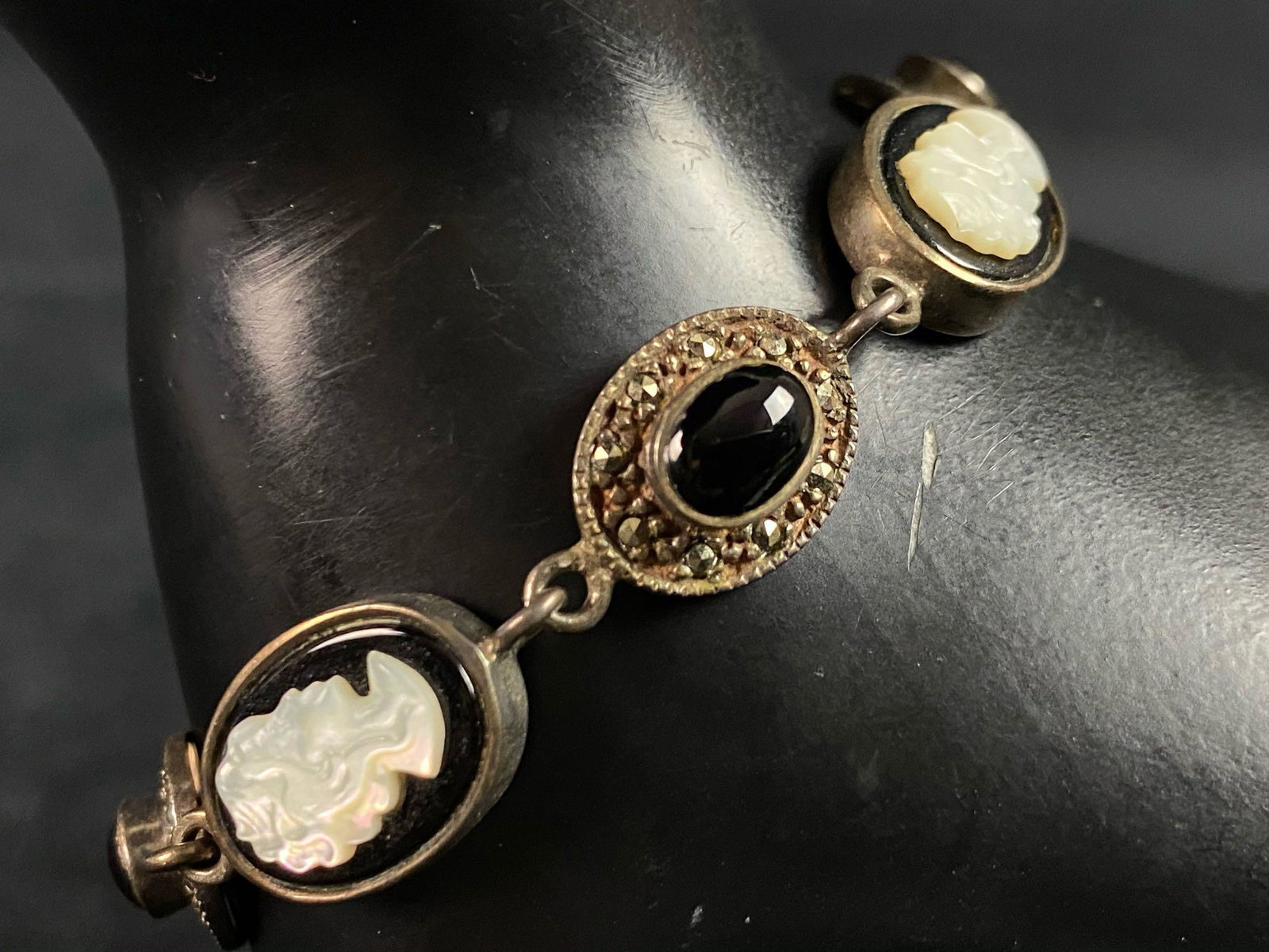 Vintage Cameo Pearl Onyx Marcasite Sterling Silver: Vintage Cameo Pearl Onyx Marcasite Sterling Silver Bracelet This lovely piece has been tested prior to listing. Please view all our pictures they are part of our description DETAILS: Metal - Sterling 