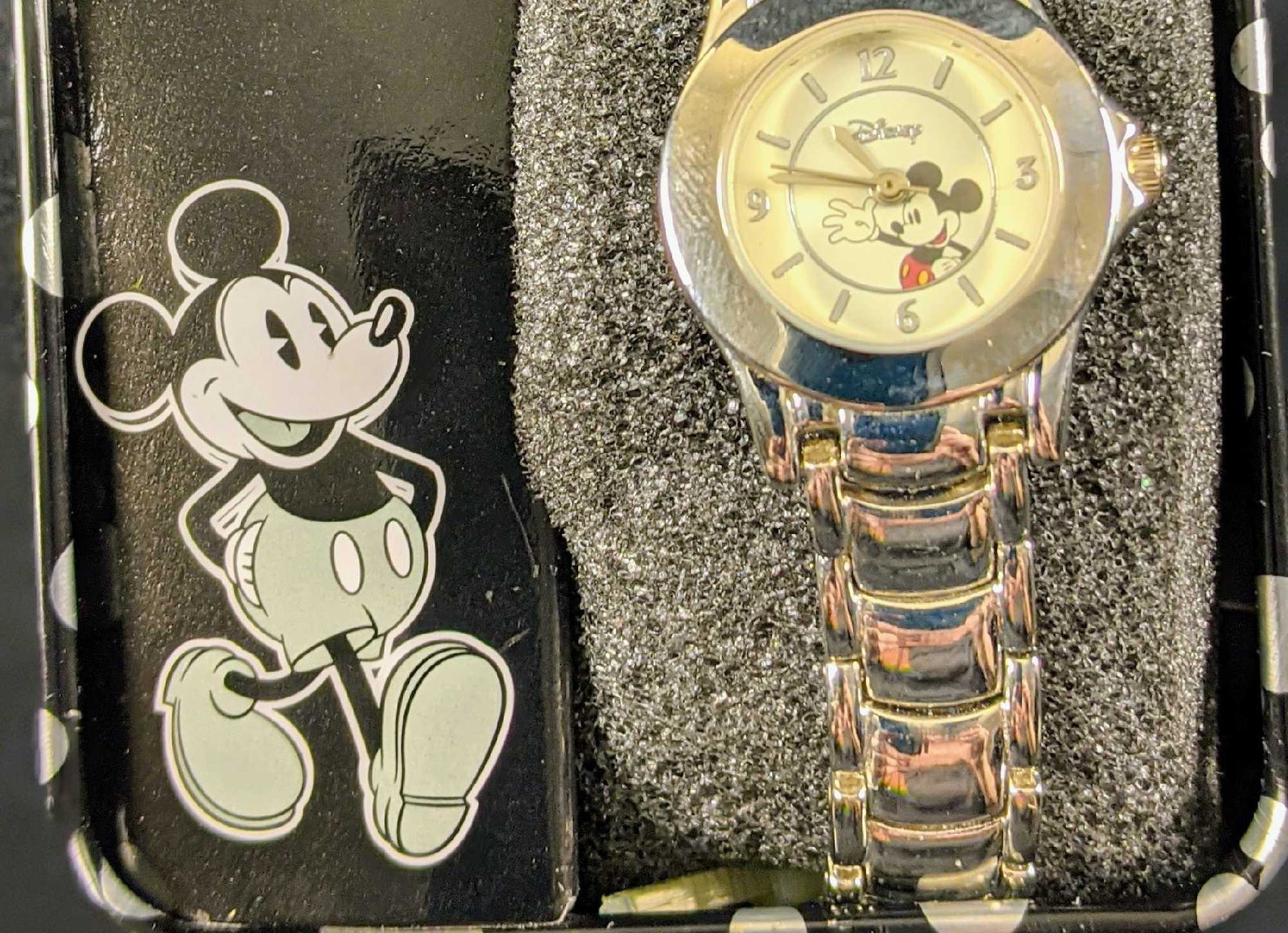 Ladies Disney Accutime Waving Mickey Mouse Watch (1 of 4)