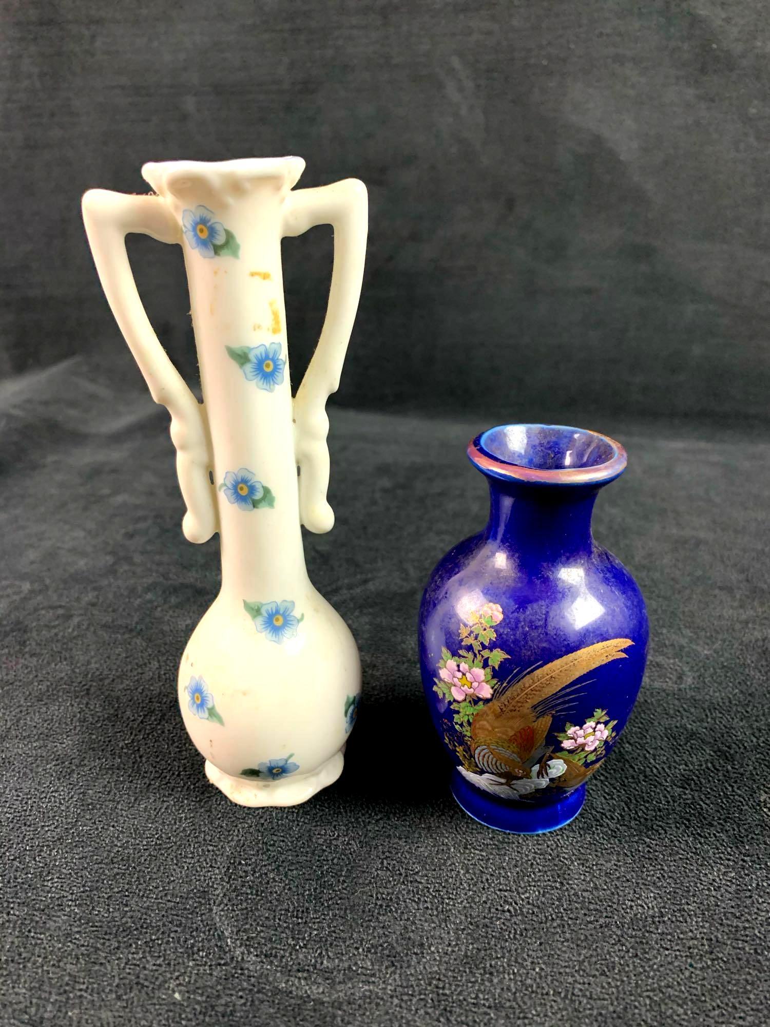 Lot 2 Small Vases: White Applause Inc. Vase With Blue (1 of 7)