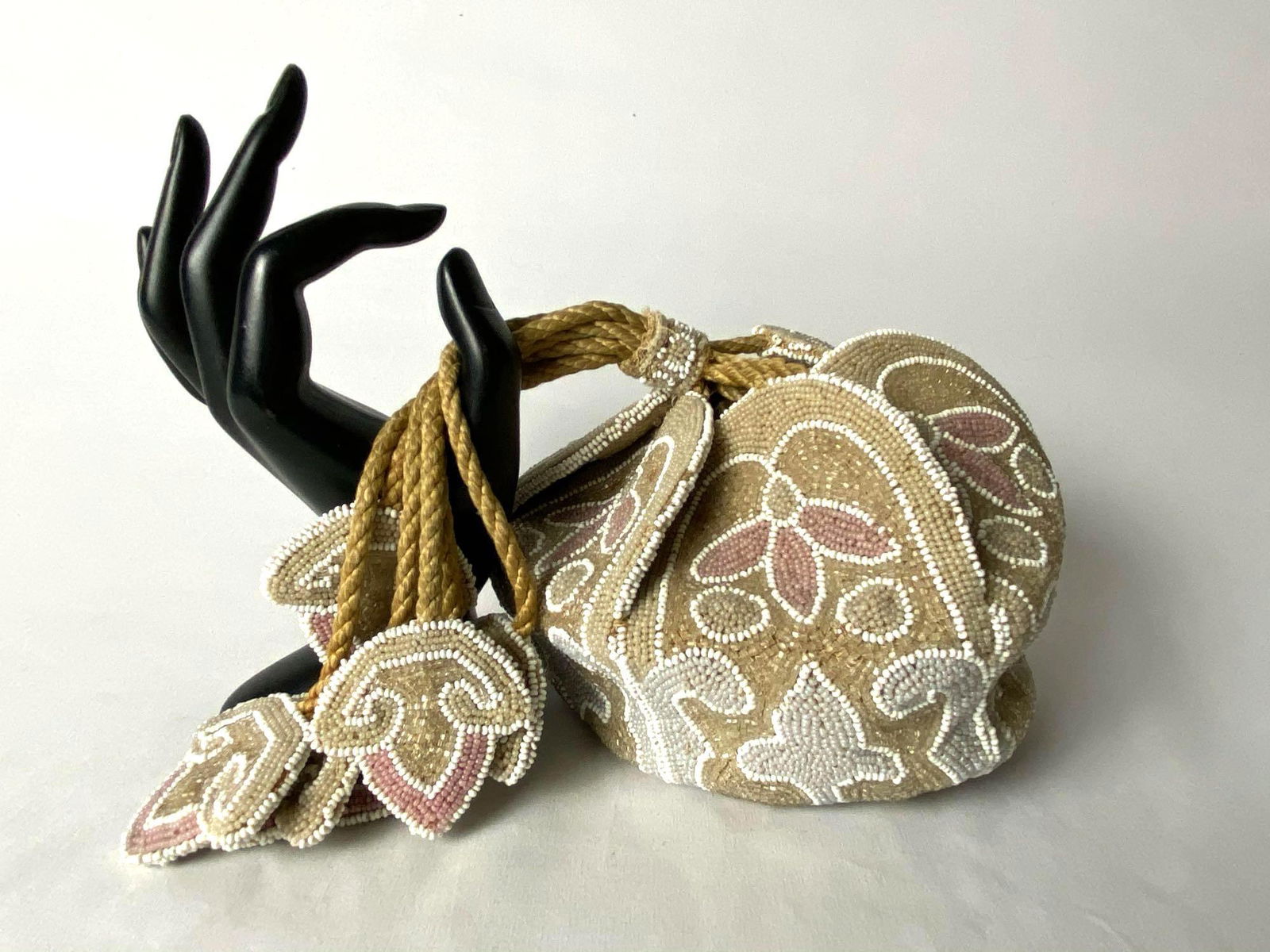 Unique Vintage Micro Beaded Flower Pattern Draw String (1 of 6)