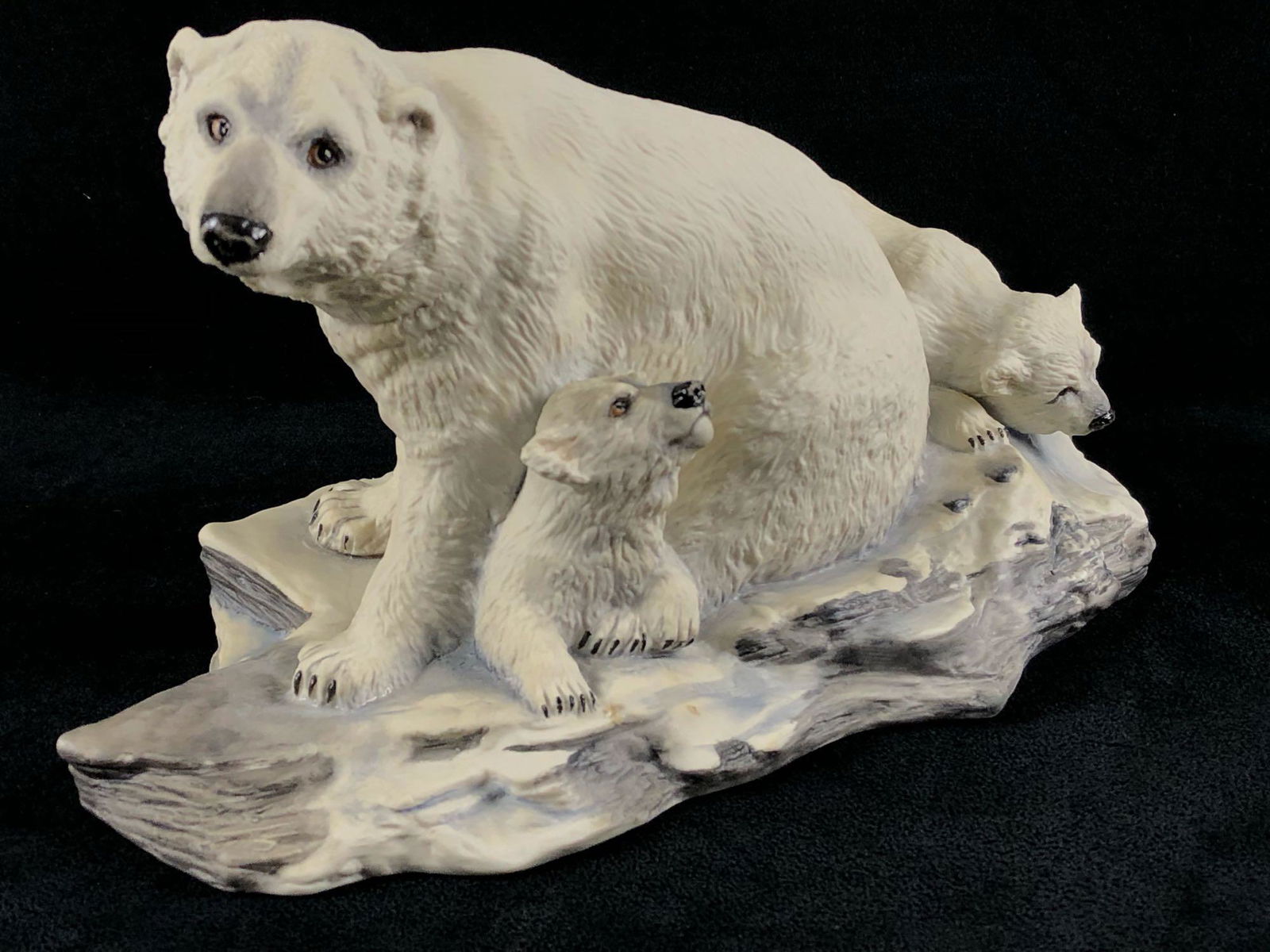 Vintage 1989 England Signed BOEHM Polar Bear With Cubs (1 of 10)