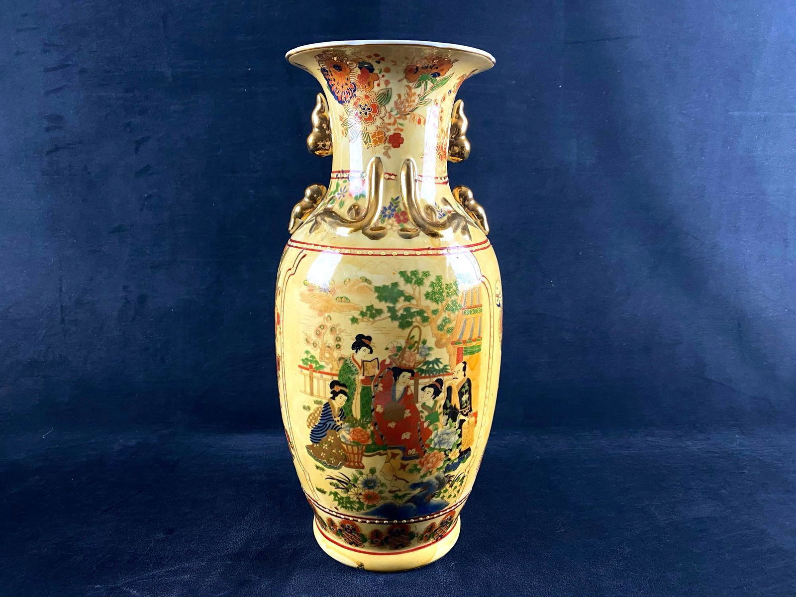 Medium Size Chinese Ceramic Vase Home Decor (1 of 5)