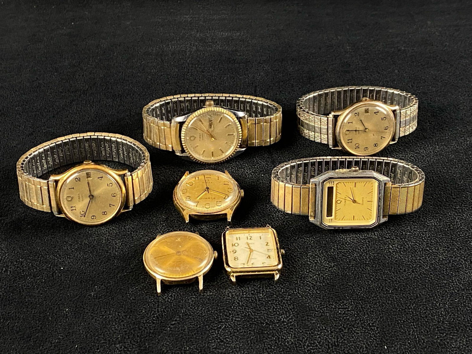 Vintage Lot Of Timex Wrist Watches: All pieces are tested and researched prior to listing . Please view all our pictures they are part of our description . Happy Bidding DETAILS: Material : Gold Plated & Silver Plated Maker : Timex Ston