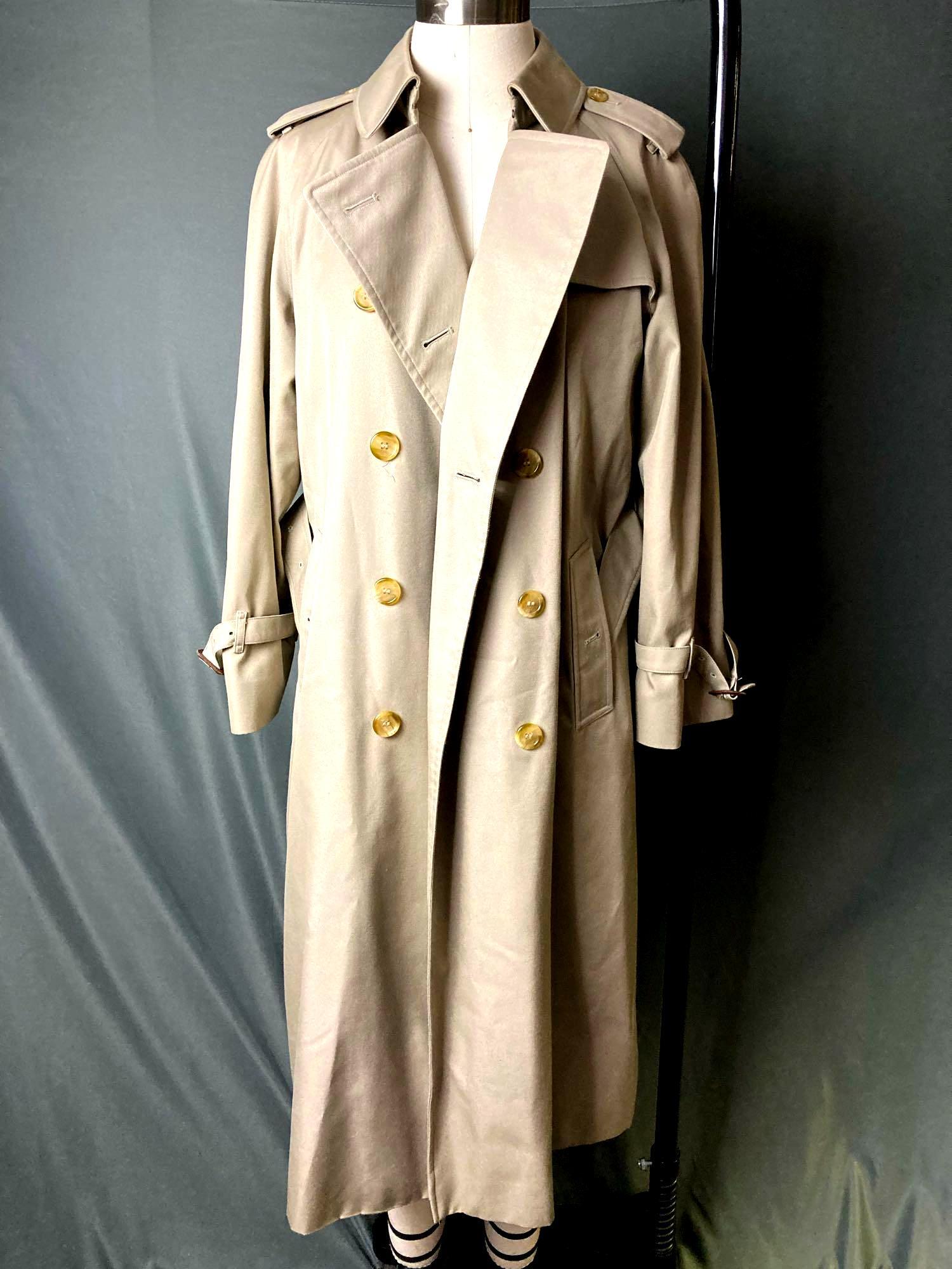 Women's Burberry Coat Creme Color (1 of 5)