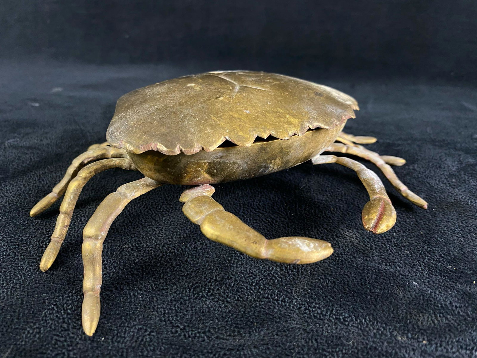 Vintage Brass Blue Crab Ashtray Figure: This Vintage Brass Figure has been researched and tested to be authentic prior to listing.We don't clean any of our brass for the patina is a true sign of age . Please view all our pictures they are p