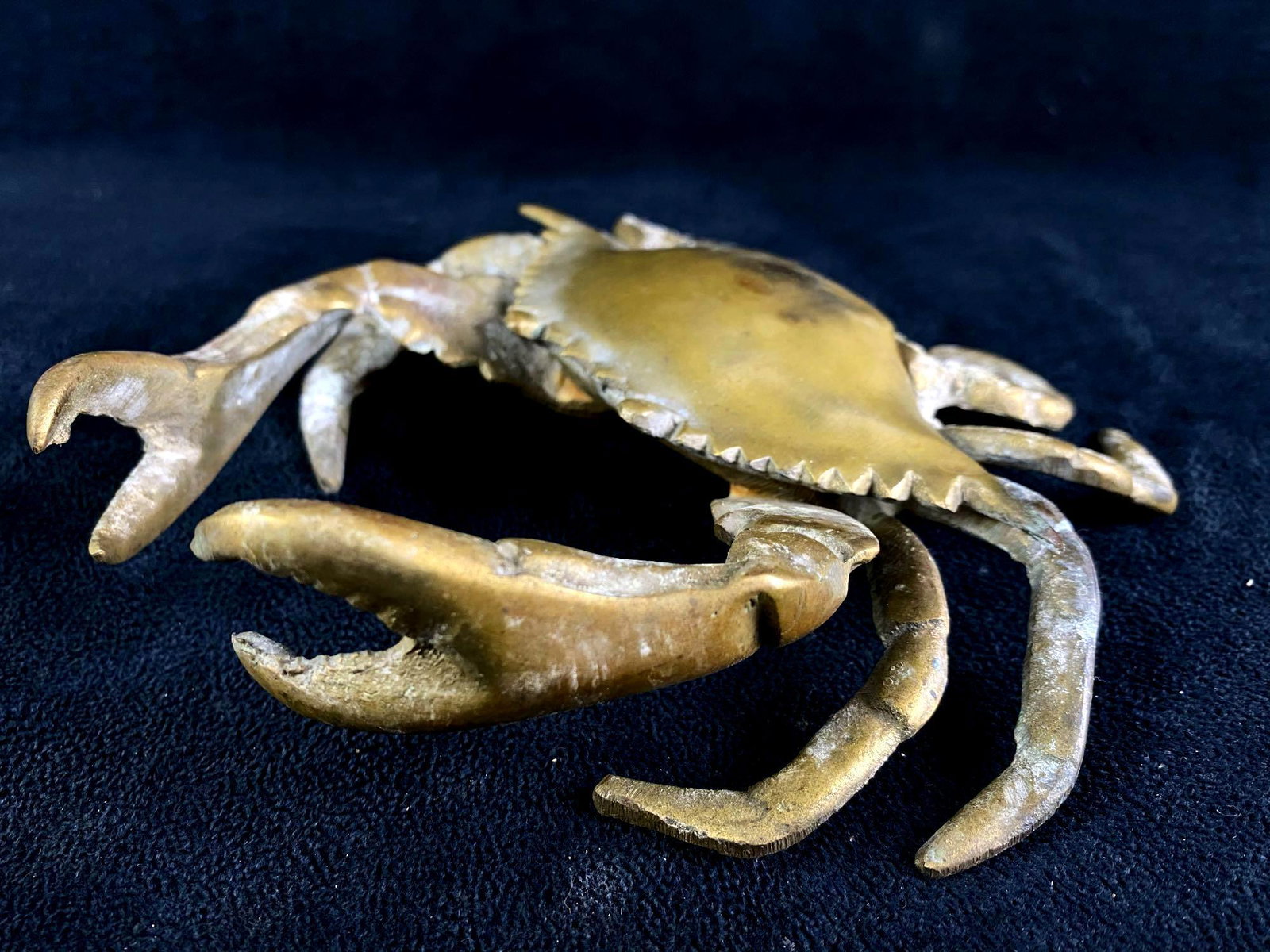 Vintage Brass Moving Claws Crab Ashtray: This Vintage Brass Figure has been researched and tested to be authentic prior to listing.We don't clean any of our brass for the patina is a true sign of age . Please view all our pictures they are p