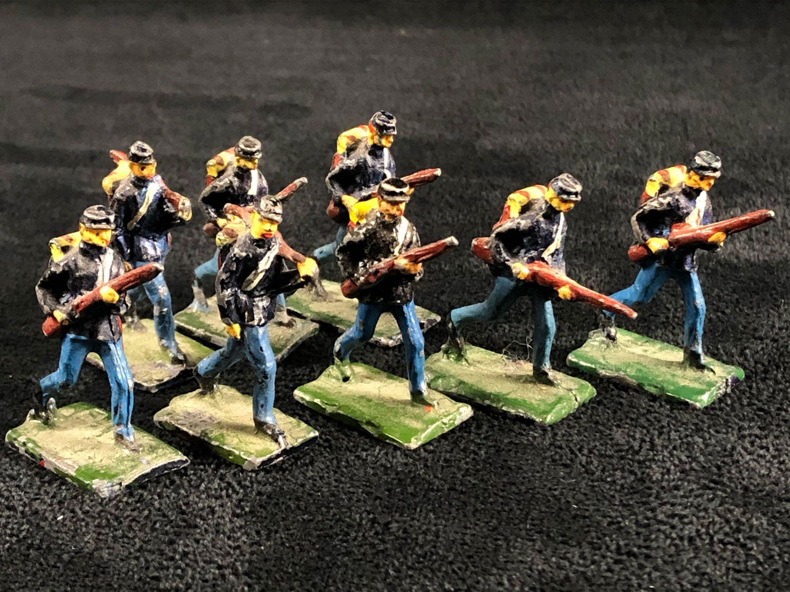 Vintage 1" Miniature Civil War Hand painted Lead Union: Vintage 1" Miniature Civil War Hand painted lead Union South Africa Soldiers. This lot is for 8 Men all in very good condition.Some with scrapes and paint chips .Please look at all our pictures they a