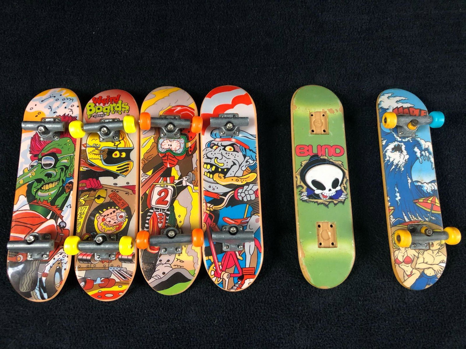 Lot Of Six Tech Deck Blind Maple & Weird Finger Skate: Lot Of Six Tech Deck Blind Maple & Weird Finger Skate Boards.This lot includes four Weird Boards and two Maple boards all in good condition with scuffs some missing trux and wheels . please take a loo
