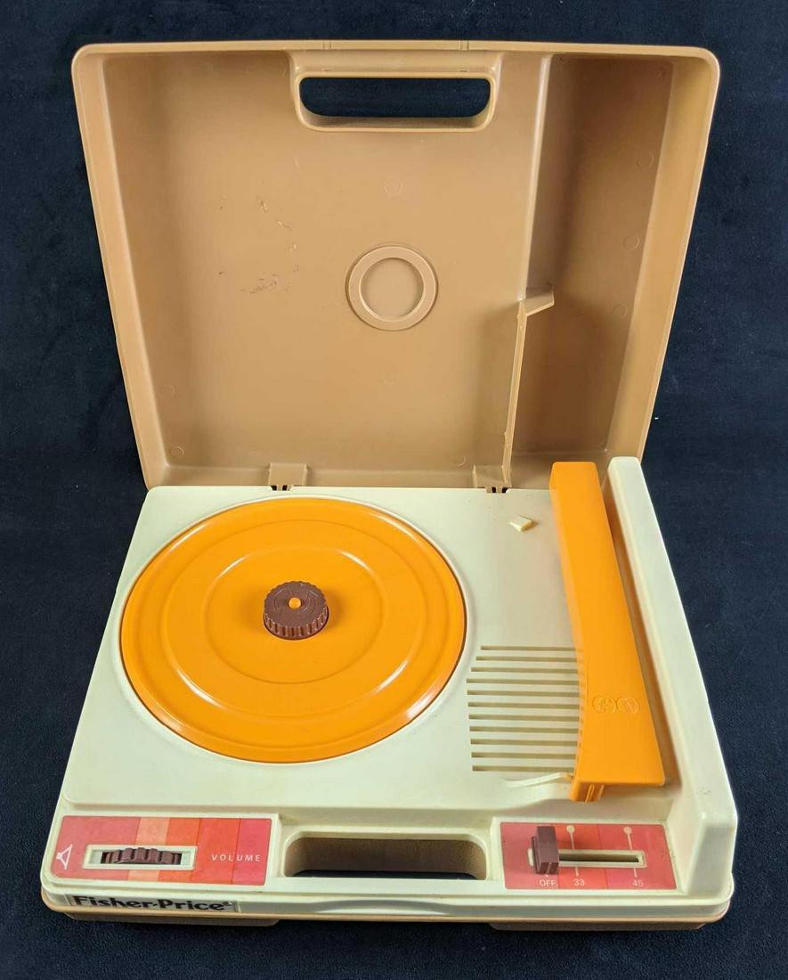 Vintage Record Player Fisher-Price 1978 Working: Vintage Record Player Fisher-Price 1978 Working This is a vintage Fisher Price record player and it fully works! The needle, the speaker, and band are working. Plays any 45s or 33s you put on it. This