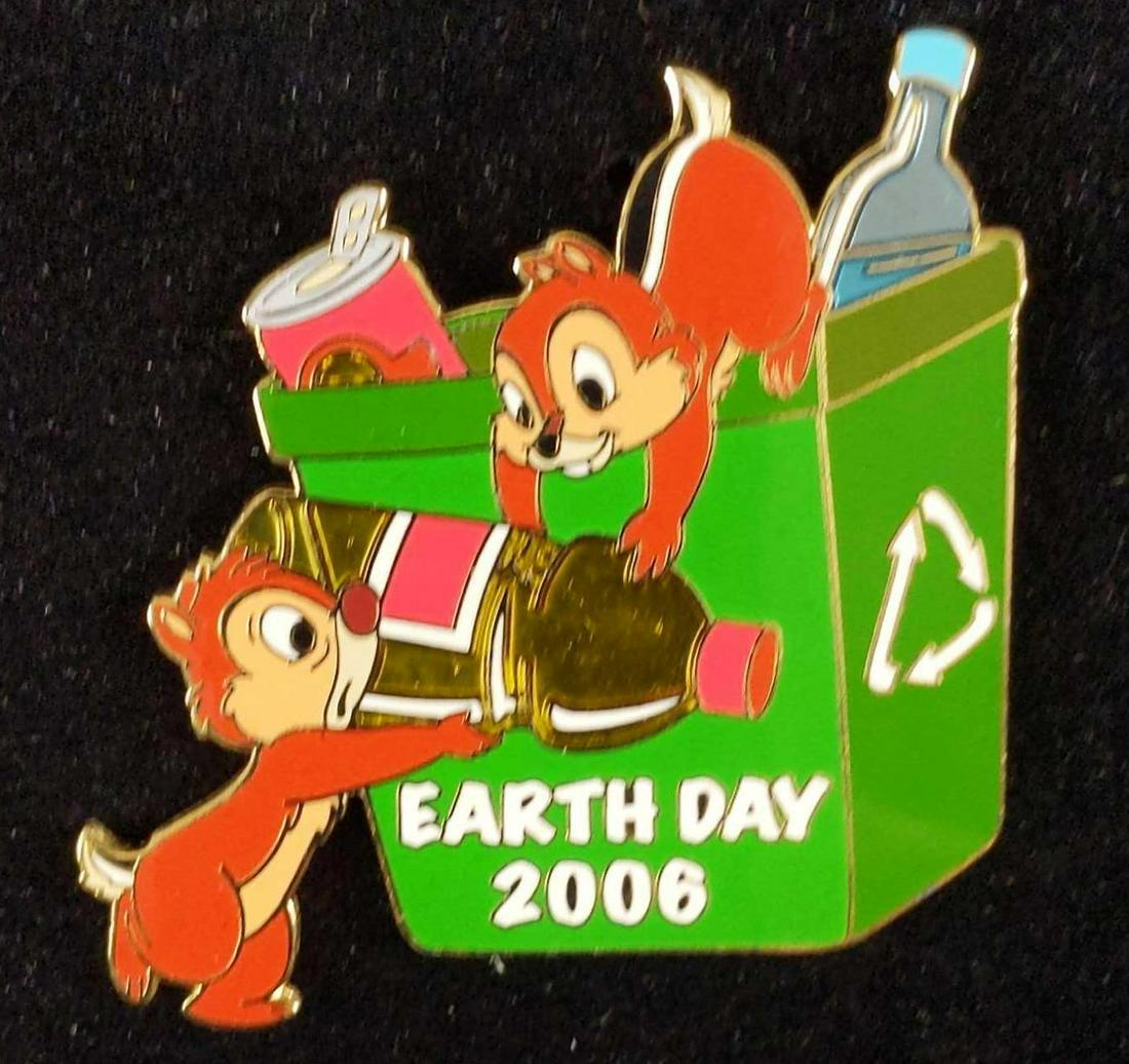 Rare Disney LE Chip 'n' Dale Earth Day 2006 Pin (1 of 4)