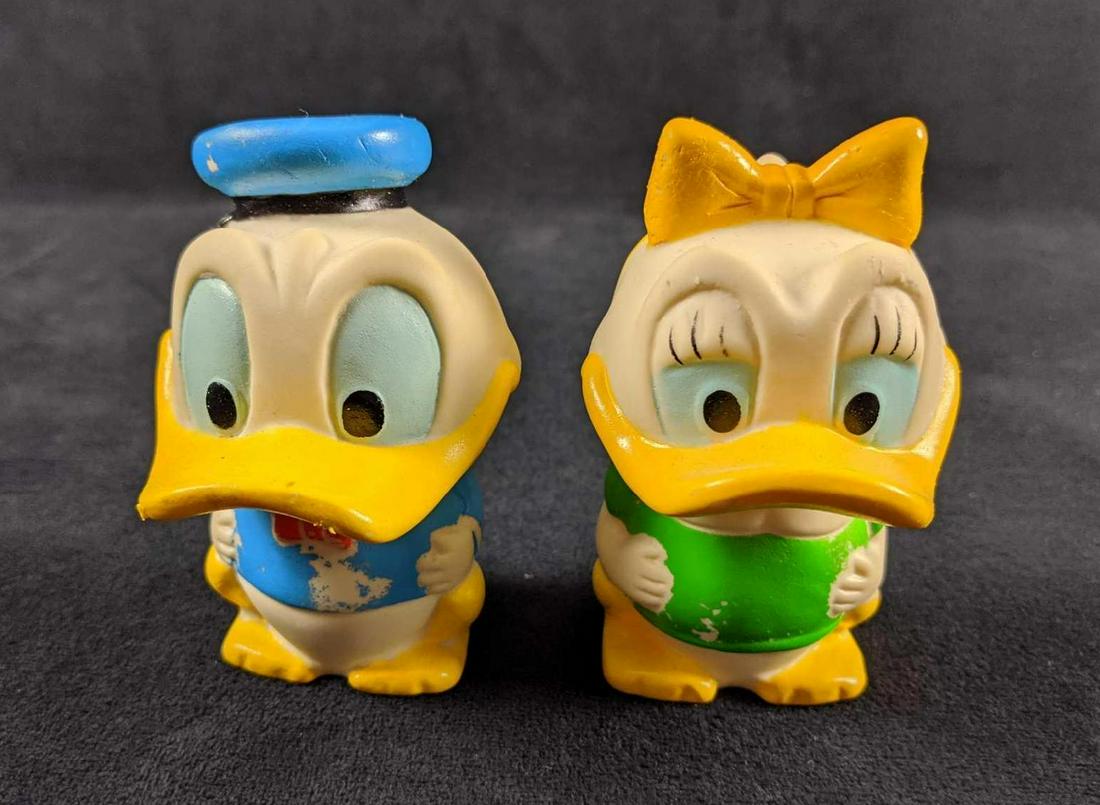 Vintage Disney Donald And Daisy Duck Rubber Bobbleheads: These vintage bobbleheads were produced by the now-defunct Ideal Toy Company. They are each approx 3" x 3" x 4" and are in good vintage condition with slight paint chipping due to age.