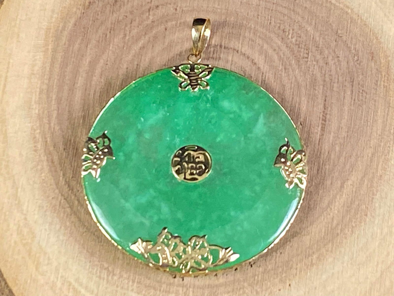 Vintage 14K Yellow Gold Green Jade " Luck" Circle (1 of 6)