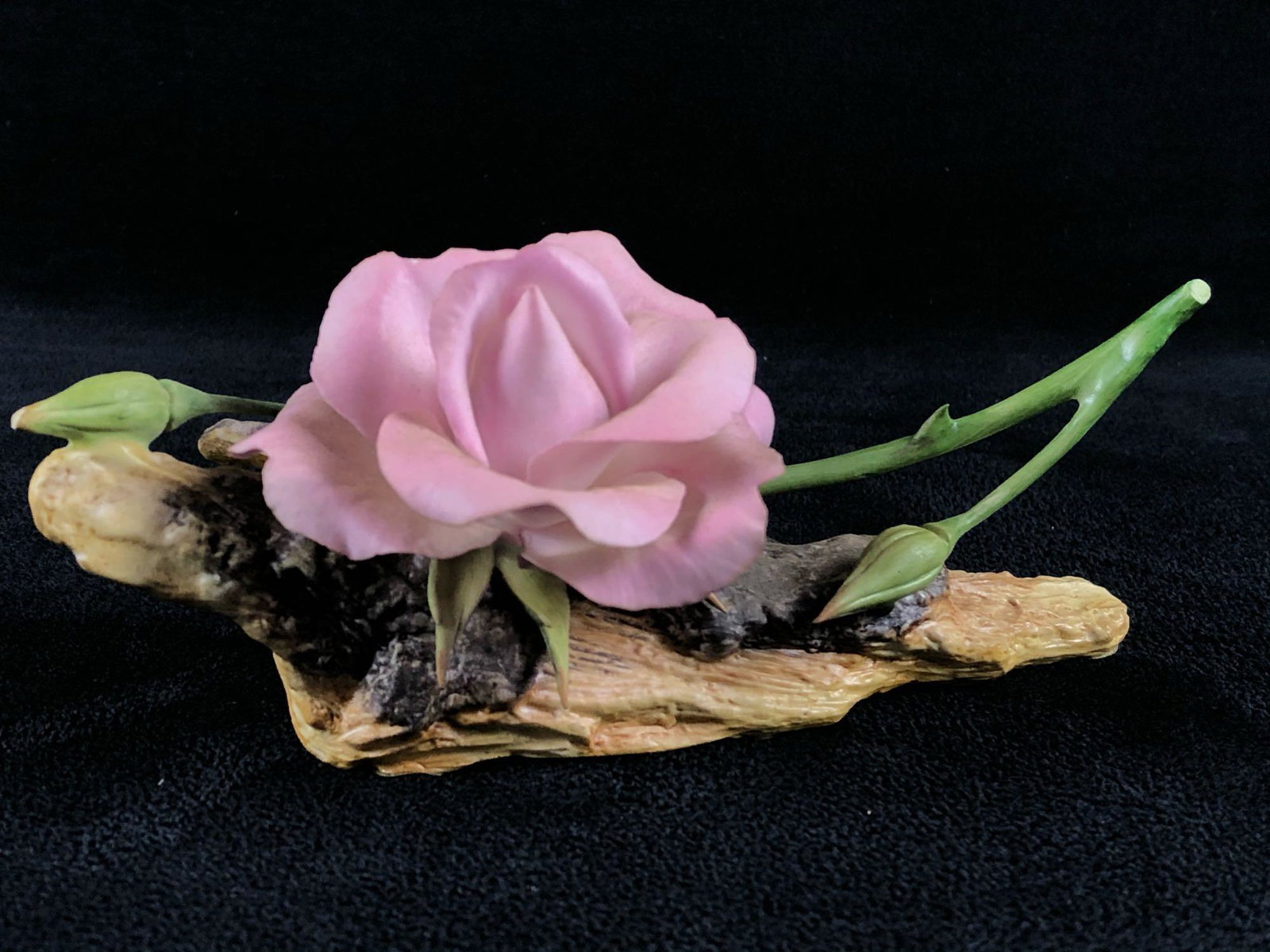 Vintage Boehm Pink Rose Bone Porcelain #200-55-P: Vintage Boehm Pink Rose Bone Porcelain #200-55-P Lovely Boehm Pink ROSE Bone Porcelain #200-55-P, made in England. It is 6" in length, 3” deep and 2-1/2” tall. It is in pristine condition.