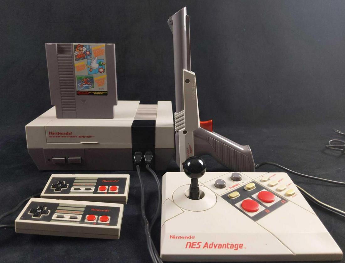 Classic Nintendo NES System W Zapper Advantage (1 of 11)