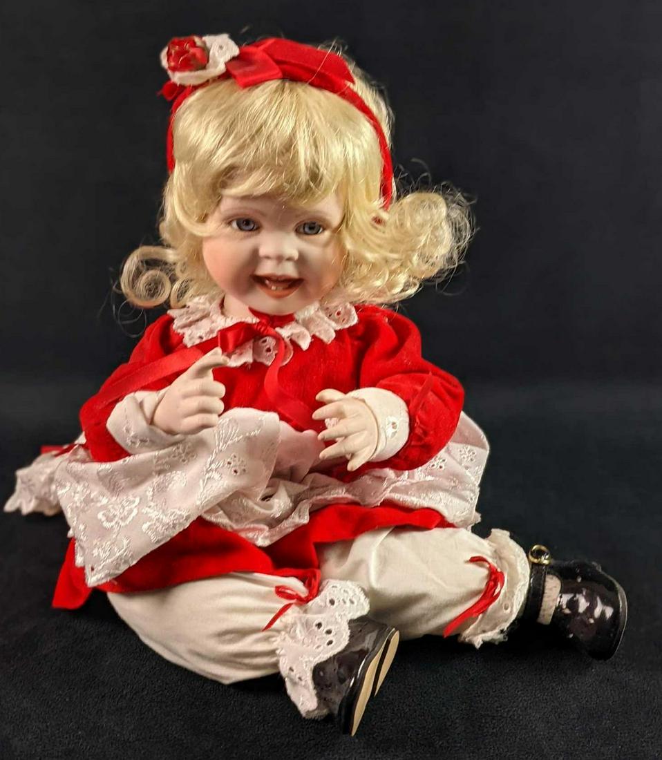 Leah Seated Porcelain Doll By Hamilton Babys Baby's (1 of 9)