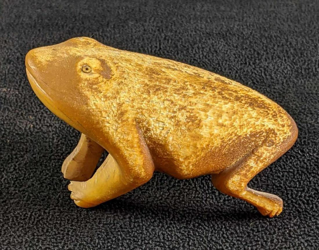 Vintage Rare Hand Carved Frog Horn Carved Frog (1 of 8)