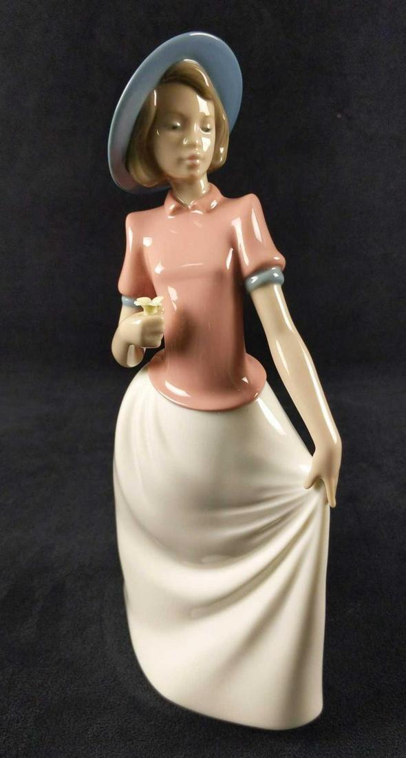 Nao Lladro Porcelain He Loves Me Girl Flower Spain (1 of 6)