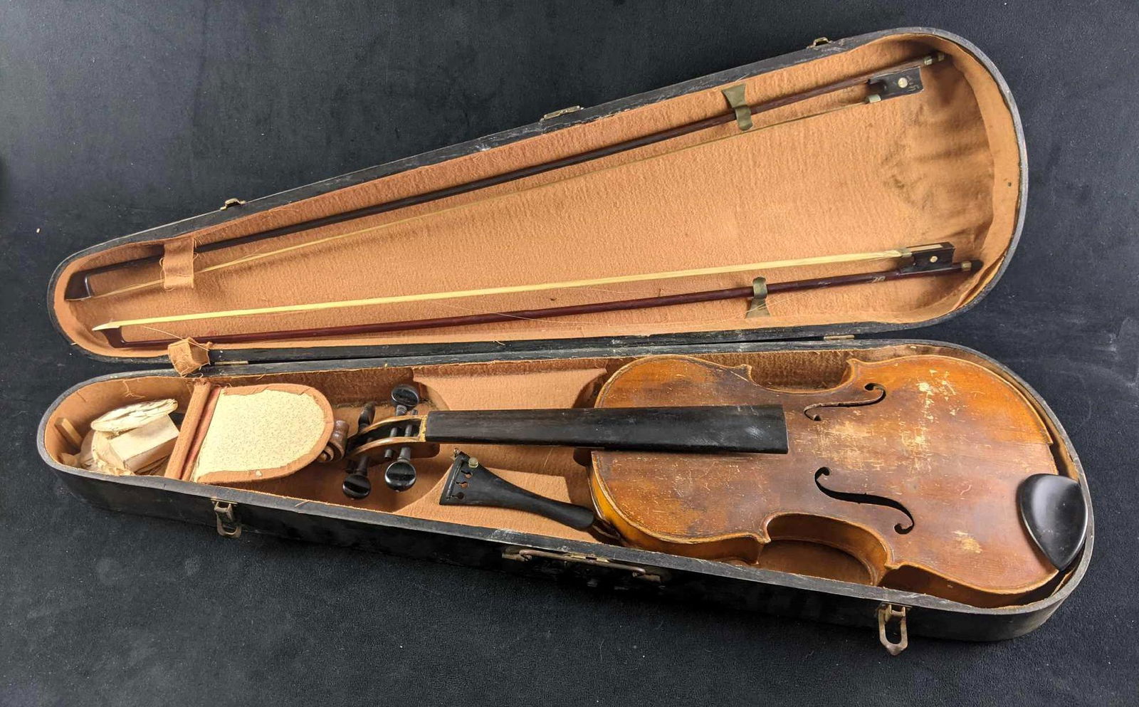 Antique 4/4 Violin Vuillaume A Paris Rue Croix: Antique Violin Vuillaume A Paris Rue Croix The full name of the Violin is Vuillaume A Paris Rue Croix des Petits Champs 46. This is a 4/4 violin that has a date of 1840 inside with its brand and other