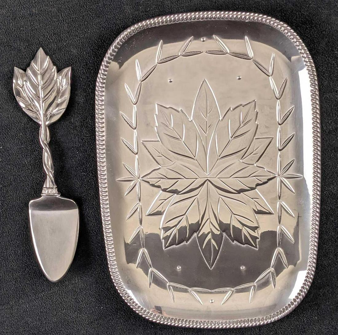 Fitz & Floyd Metal Serveware Plate W Cheese Server: Add a touch of panache to any party! The beauty of your Fitz and Floyd Serveware will shine through in casual situations as comfortable as formal ones. The unique properties of this serveware help to