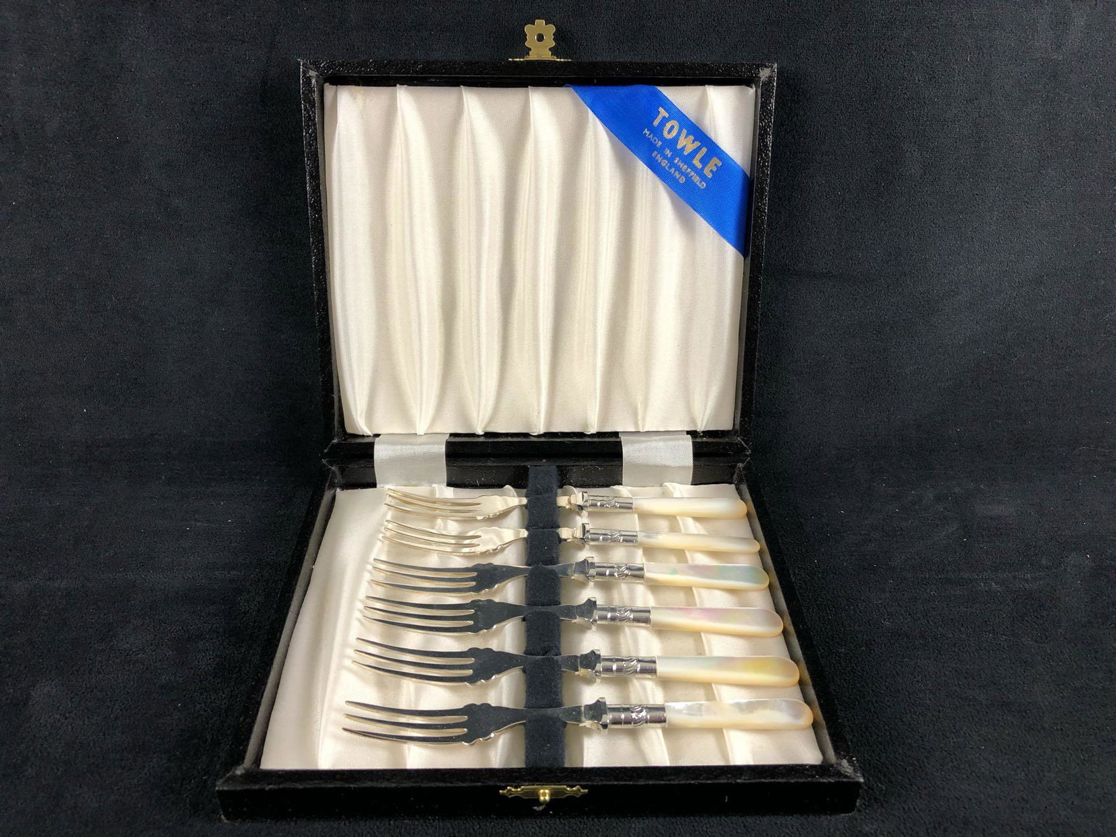 Vintage Towel Silver Plate & Pearl Handled Sheffield: This Vintage Towel Sheffield England vintage fork set is in excellent condition each fork measures 6" for a total of 6 forks also includes original hard case & cloth