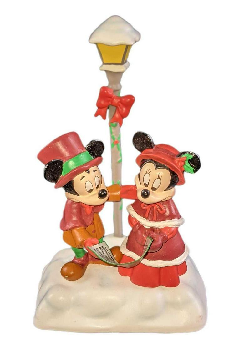 Disney Mickey Minnie Mouse Caroling Christmas Street (1 of 7)