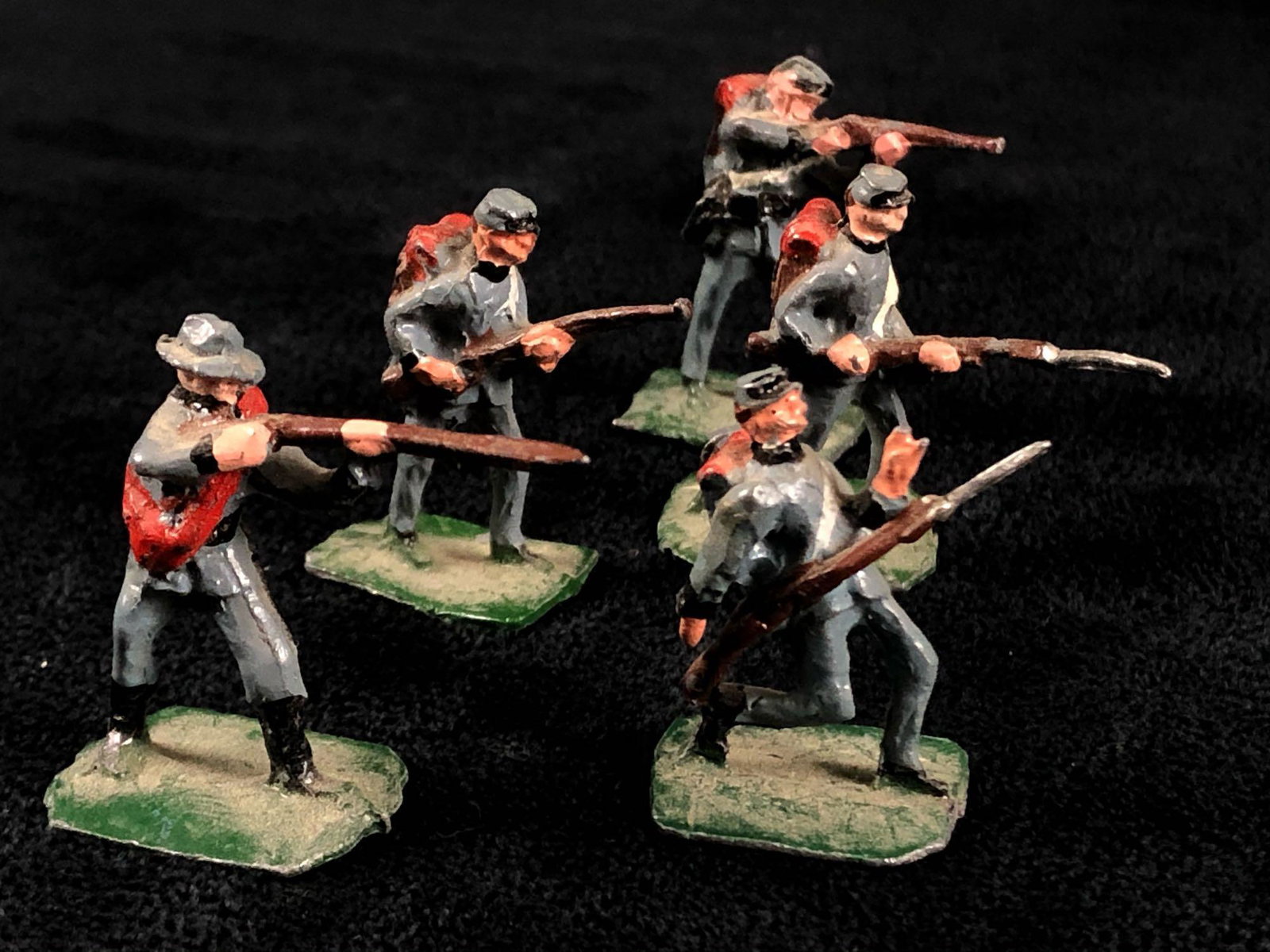 Vintage 1" Miniature Civil War Hand painted Lead: Vintage 1" Miniature Civil War Hand painted Lead Confederate South Africa Soldiers. This lot is for 6 Men all in very good condition.Some with scrapes and paint chips .Please look at all our pictures 