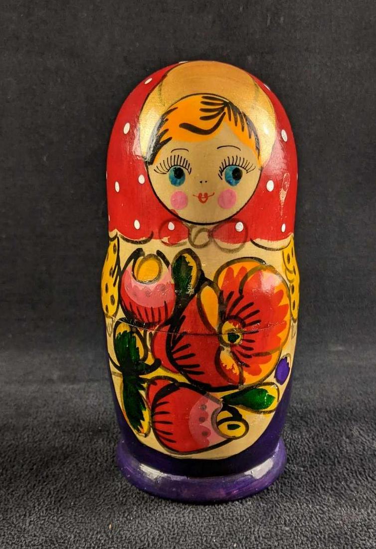Large Wooden Hand Painted German Nesting Doll: Large Hand Painted German Nesting Doll This is a large nesting doll that is hand painting it has 5 dolls and is in mint condition with no missing pieces/ 6in tall Weight: 0.4lbs