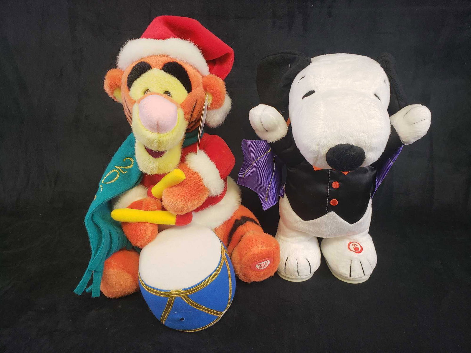 Animatronic Stuffed Tigger and Snoopy (1 of 5)