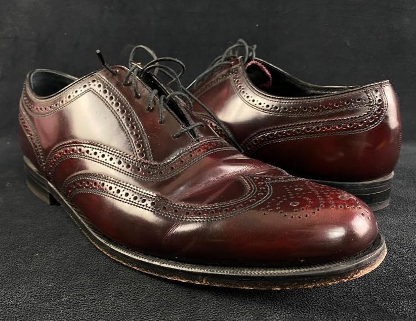Florsheim Wingtips - Size 12 - Burgundy: Florsheim Wingtips - Size 12 - Burgundy Florsheim dress shows in excellent shape, very little wear on the soles. These stylish wingtip dress shoes are a classic example of Florsheim quality made of 10