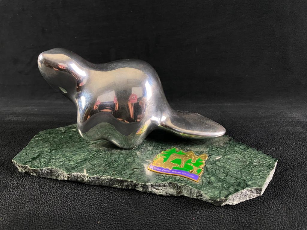 Hoselton Aluminum Beaver Signed & Numbered: Hoselton Aluminum Beaver Signed A goose sculpture made by Carl Hoselton's studio in Canada from cast aluminum. On a polished green stone base bearing a plaque commemorating the Royal Order of Jesters
