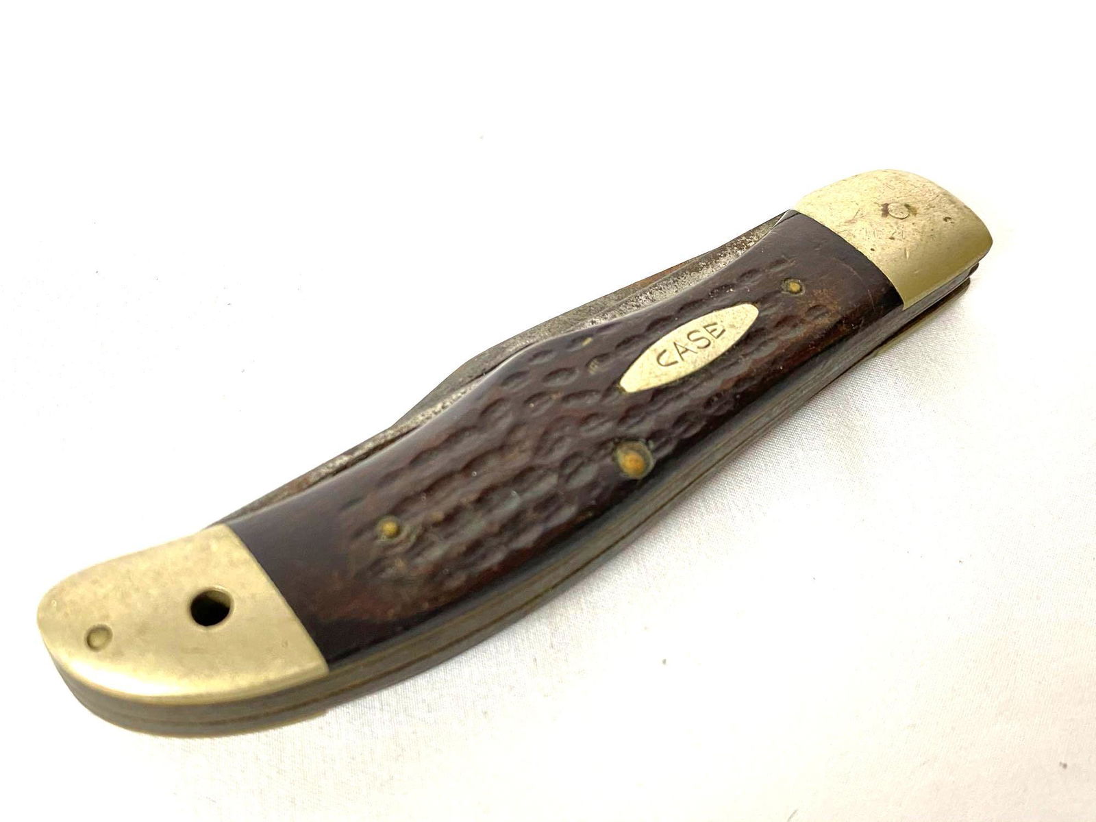 Vintage Case XX 6265 SAB Folding Hunter Knife: Vintage Case XX 6265 SAB Folding Hunter Knife. Vintage knife with heavy wear great for restoration project or parts . Chipped bone handle on one side . please see all our pictures they are part of out