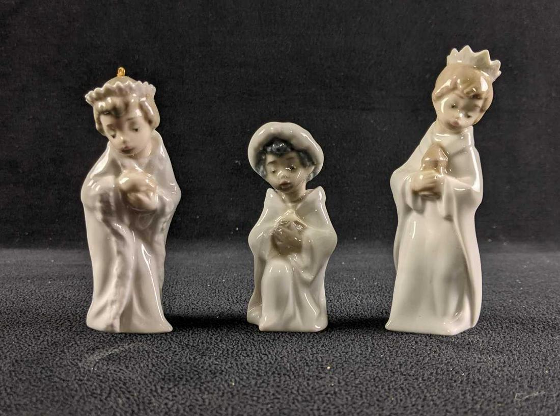 Lladro Mini Reyes #5729 The Three Kings (1 of 12)