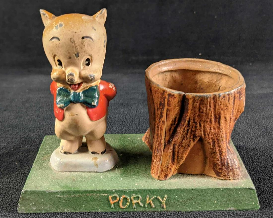 1940s Cast Iron Porky Pig Match Holder Warner Brothers: 1940s Cast Iron Porky Pig Match Holder Warner Brothers. Is approx 6" x 3" x 5" and it weighs 1.07lb. The holder is in a good, vintage condition with chips, markings, and paint loss. Please see the ima