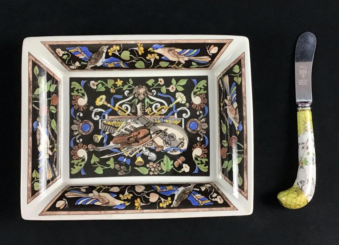 Prill England Butter Knife Gallo Design Germany Lot: Prill England Butter Knife Gallo Design Germany Lot. This is a lot of two housewares. They are in good condition with some known scuffs. In total this lot consists of the following; (1) Butter knife.