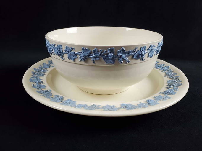 Wedgwood QueensWare Blue On Cream Bowl And Platter Jan 18, 2022